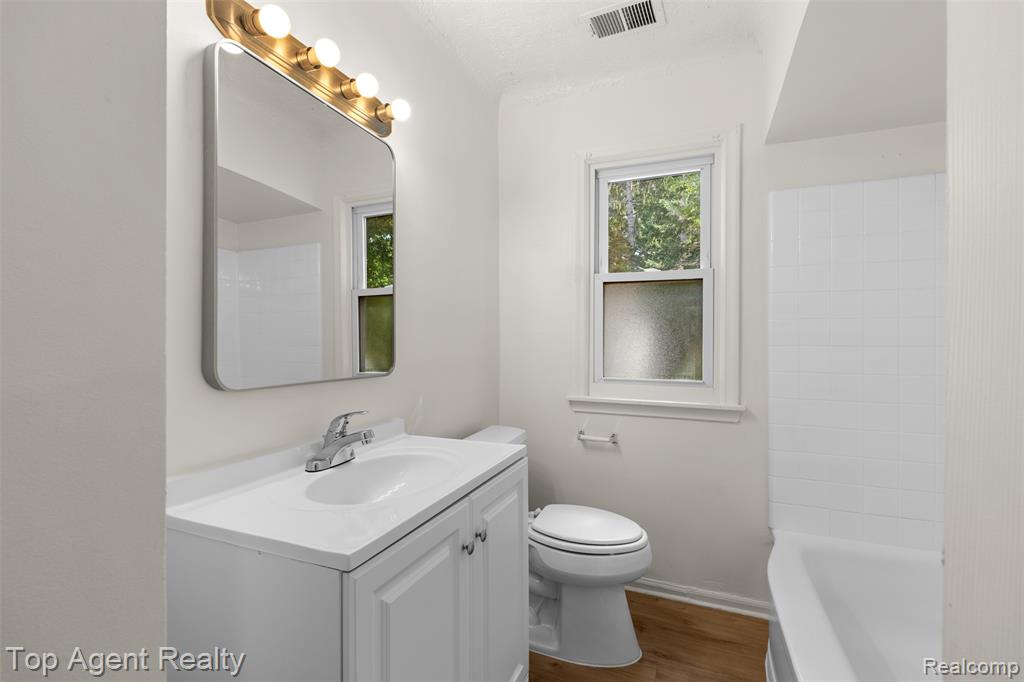 24460 Phlox Avenue Property Photo 14