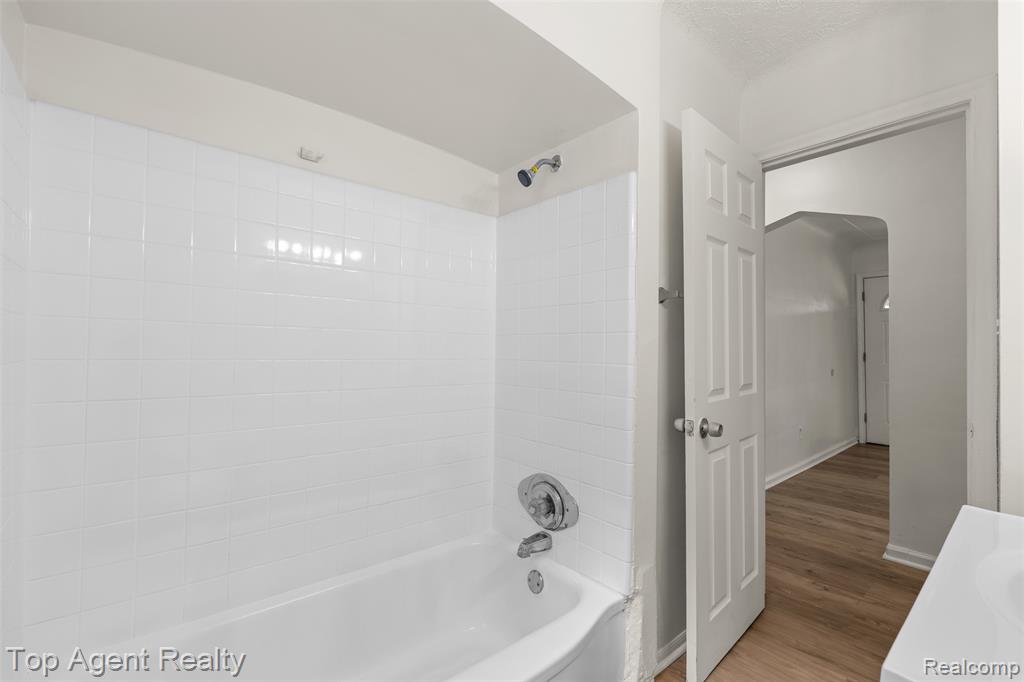 24460 Phlox Avenue Property Photo 15