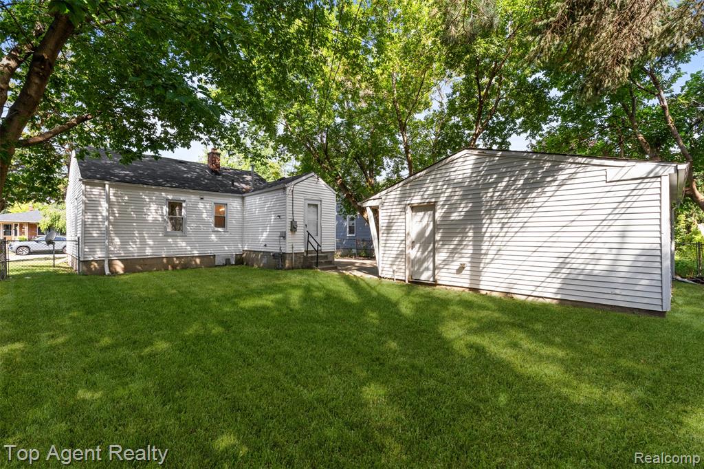24460 Phlox Avenue Property Photo 19