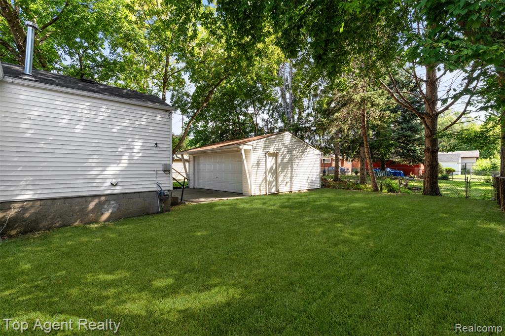 24460 Phlox Avenue Property Photo 20