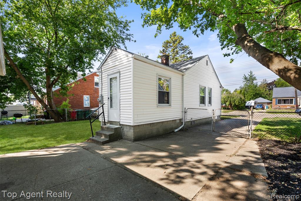 24460 Phlox Avenue Property Photo 21