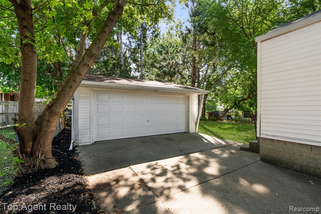 24460 Phlox Avenue Property Photo 22