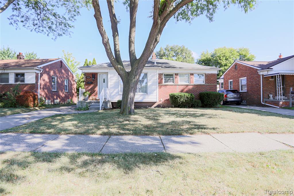 18441 Frazho Road Property Photo 1
