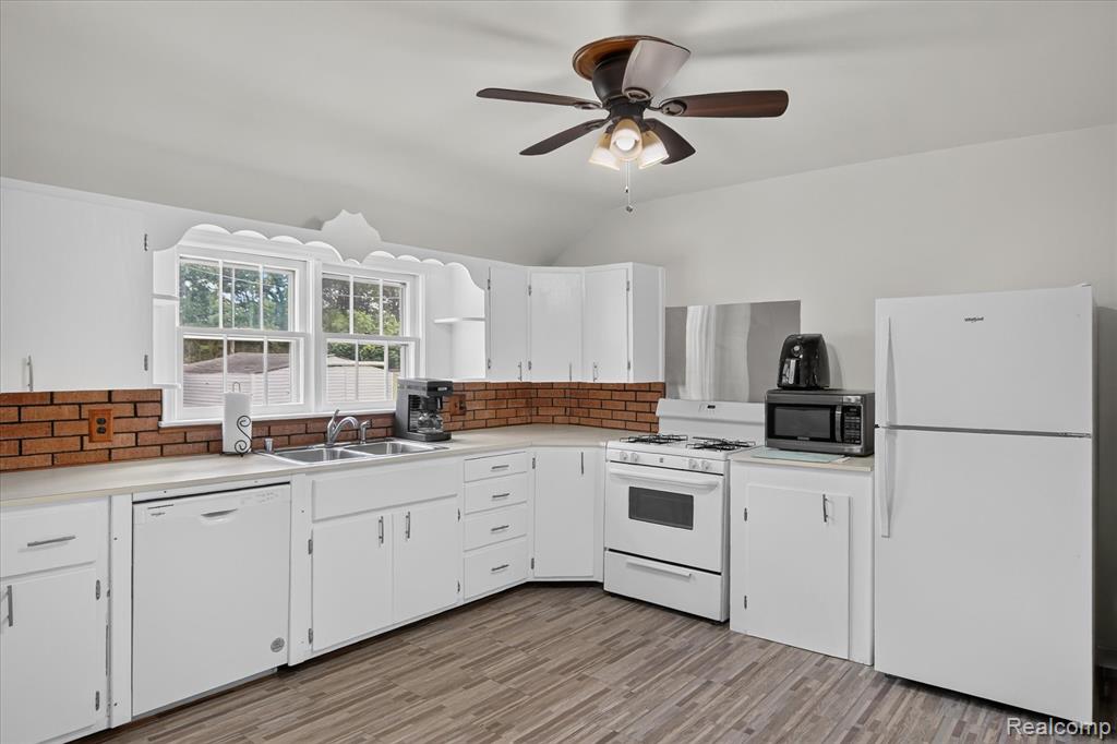 11175 Elmview Street Property Photo 13