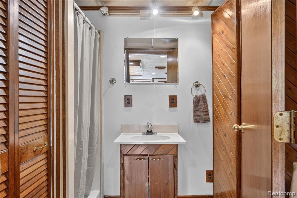 11175 Elmview Street Property Photo 32