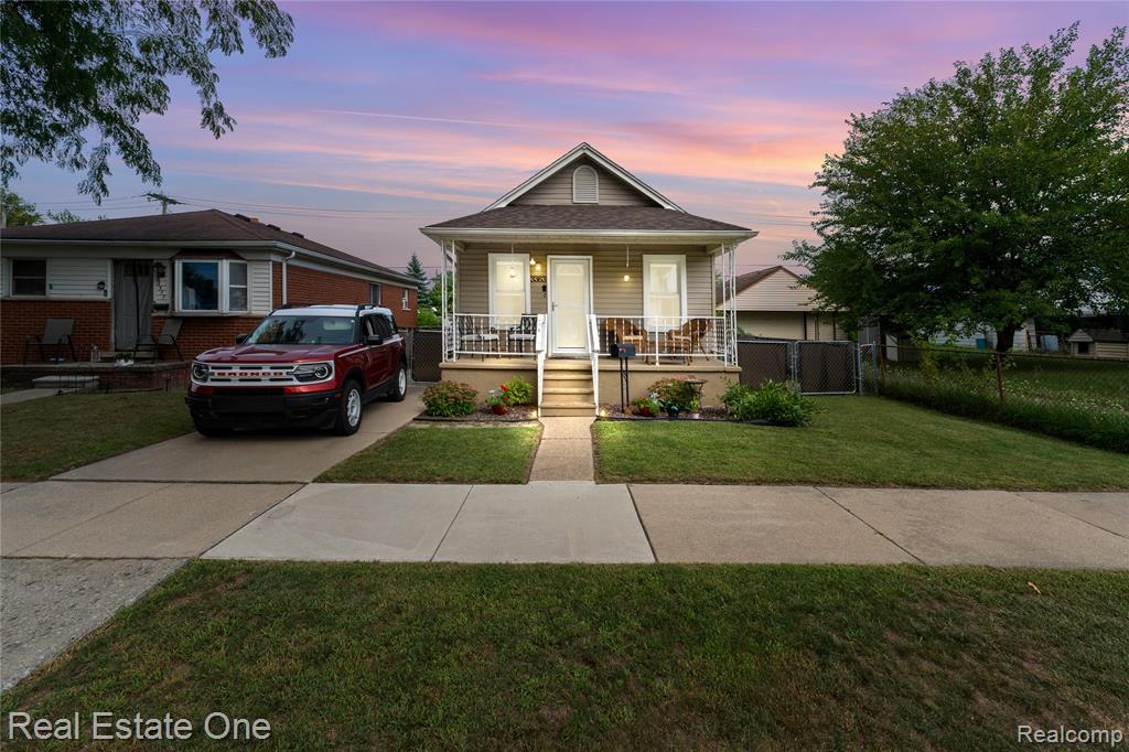 3363 16th Street Property Photo 1