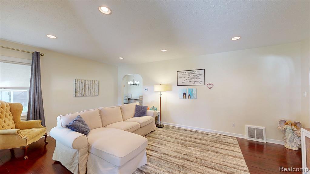 515 Randolph Street Property Photo 4