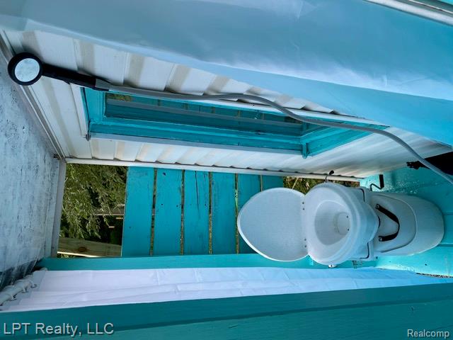 5868 Outer Drive Property Photo 17