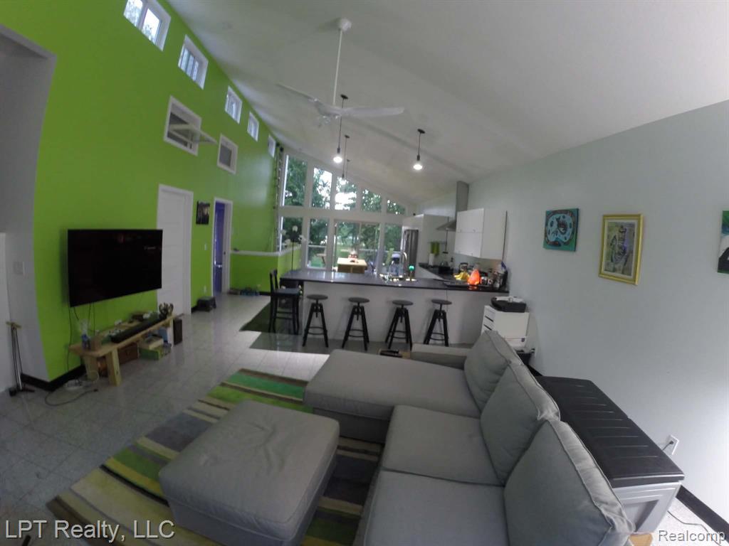 5868 Outer Drive Property Photo 24