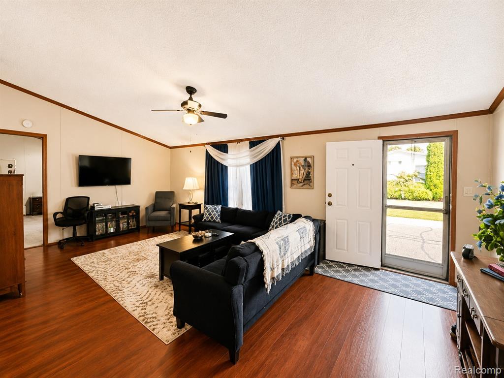 28917 Briarwood Property Photo 4
