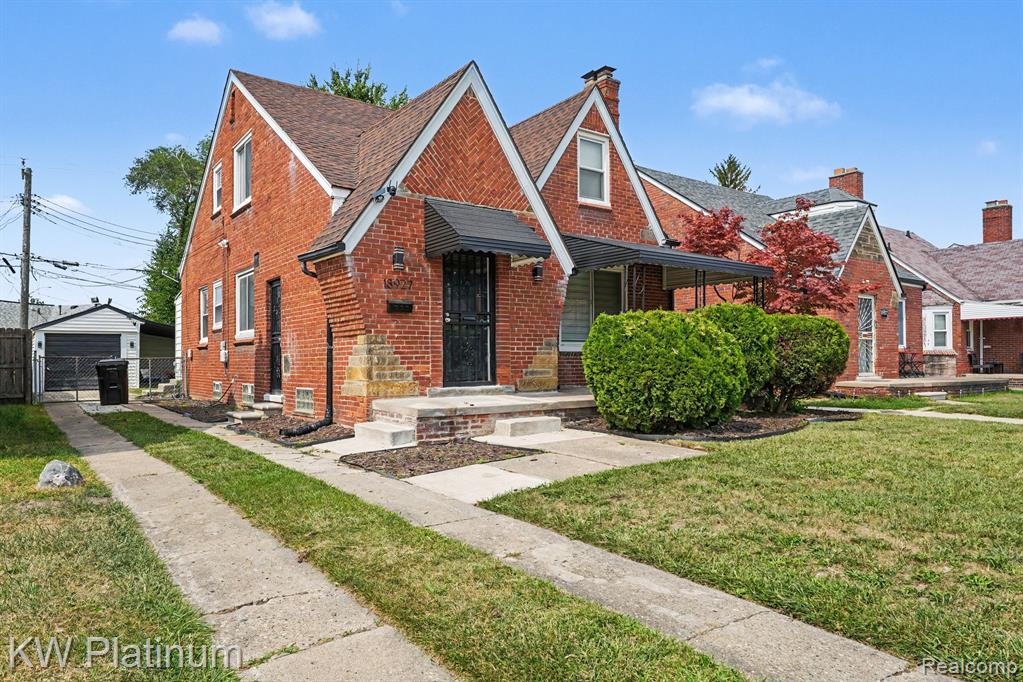 18927 Stansbury Street Property Photo 2