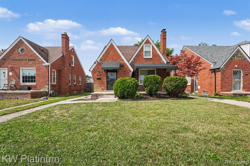 18927 Stansbury Street Property Photo 3