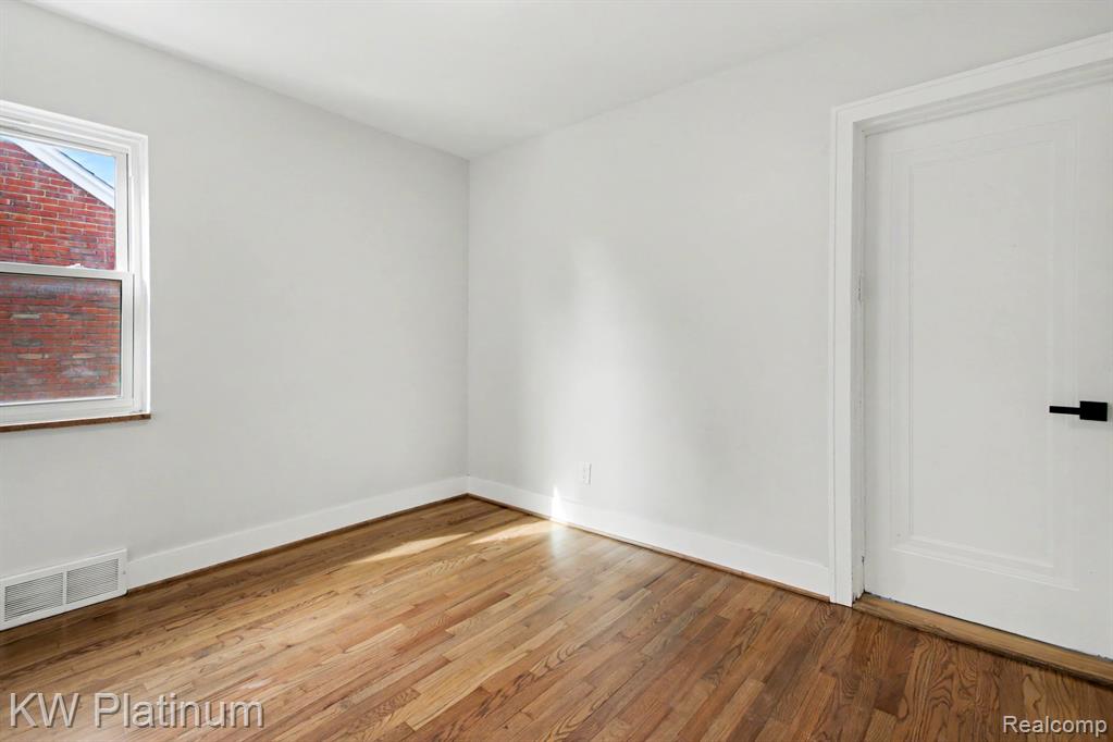 18927 Stansbury Street Property Photo 14