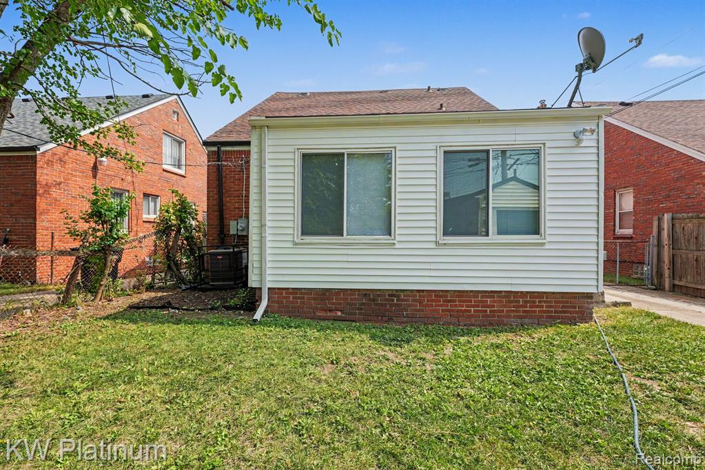18927 Stansbury Street Property Photo 23