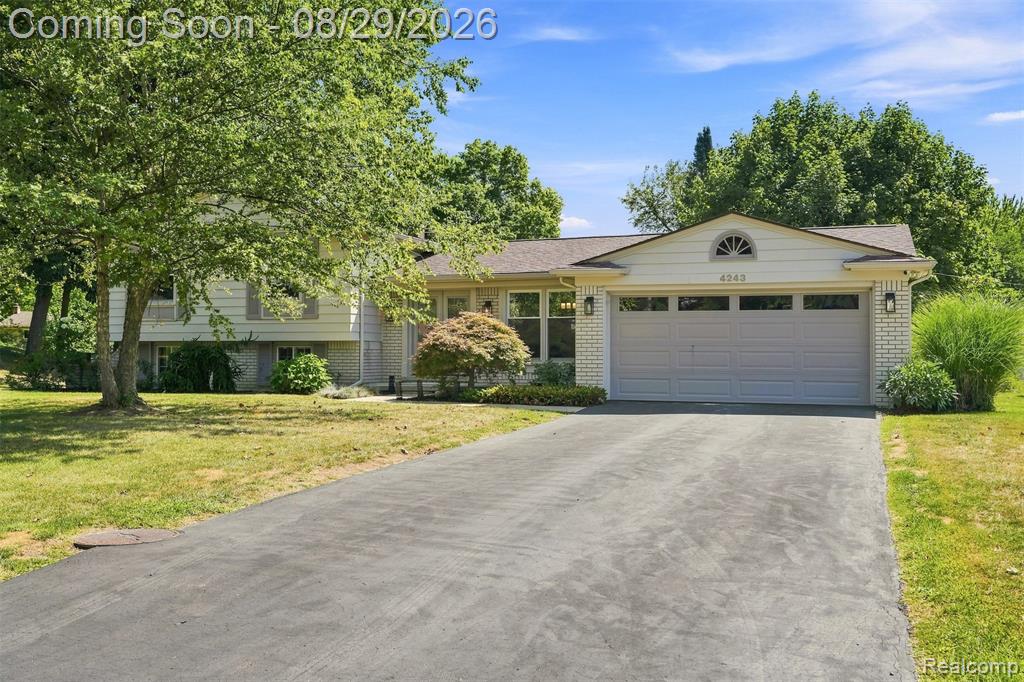 4243 Iverness Lane Property Photo 1