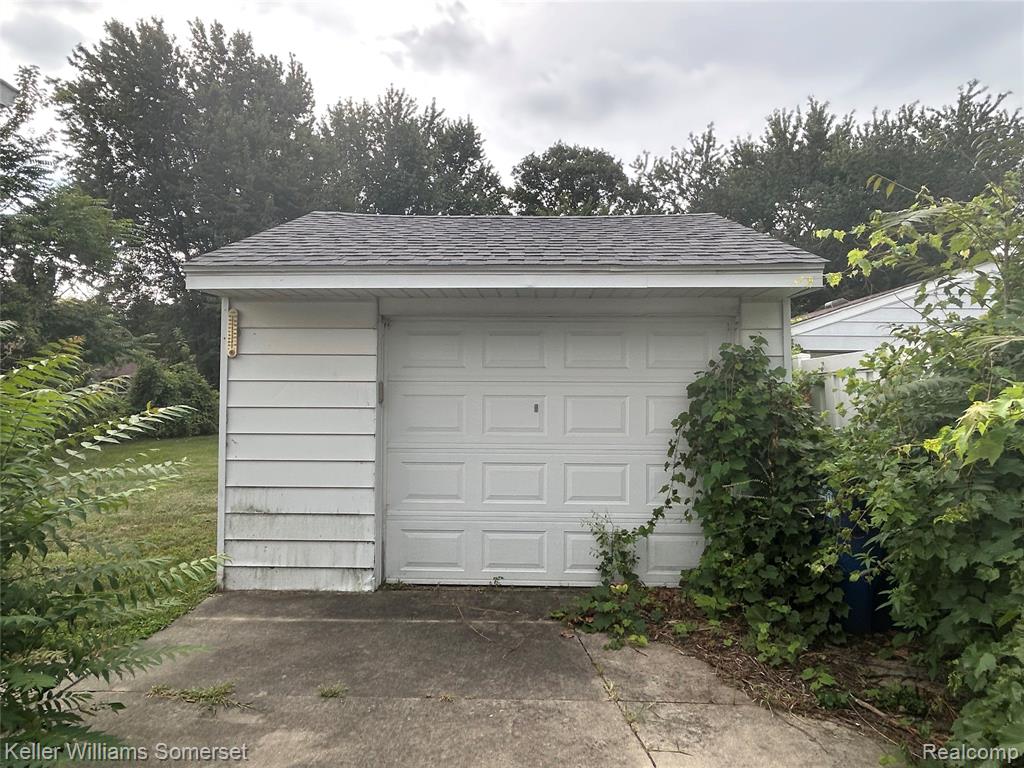 33809 Calumet Court Property Photo 6