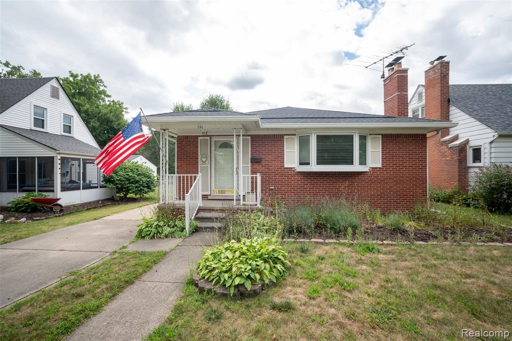 751 Auburn Street Property Photo 1