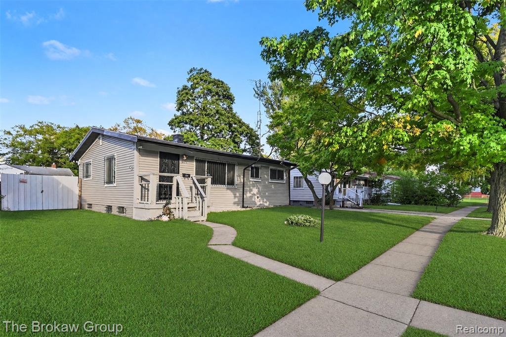 5916 Susan Street Property Photo 2