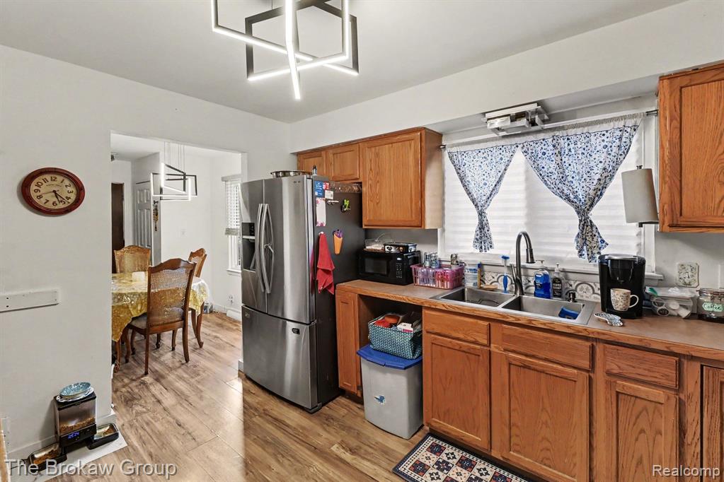 5916 Susan Street Property Photo 7