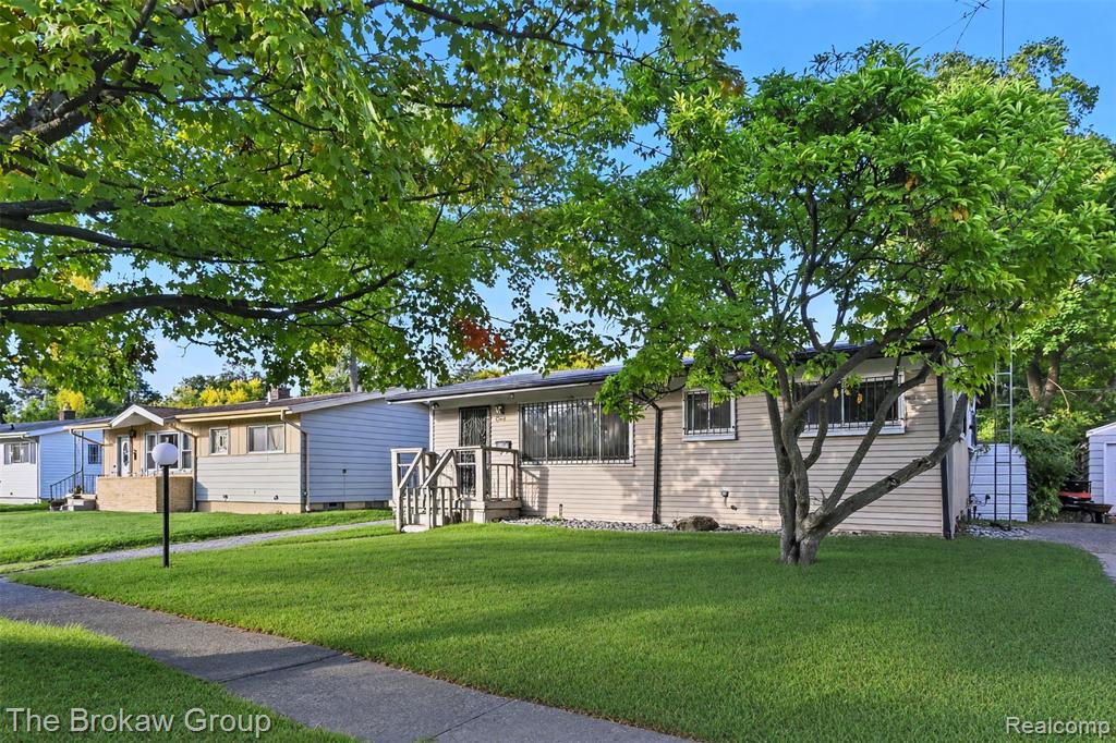 5916 Susan Street Property Photo 17