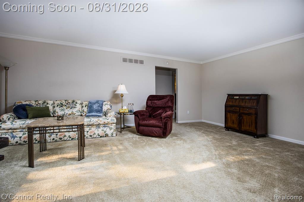 15903 Plymouth Drive Property Photo 3