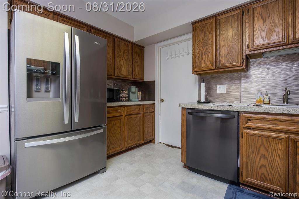 15903 Plymouth Drive Property Photo 12