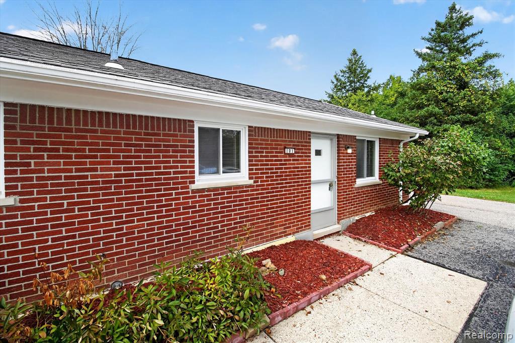 22000 Beck Road Property Photo 2