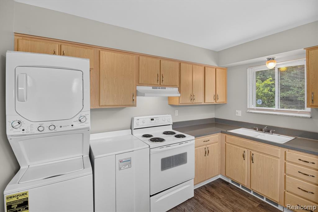 22000 Beck Road Property Photo 8