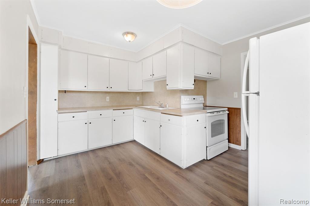 19214 Roscommon Street Property Photo 6