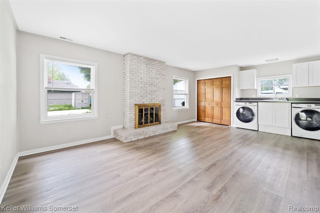 19214 Roscommon Street Property Photo 8