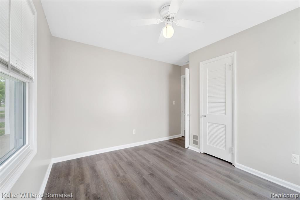 19214 Roscommon Street Property Photo 12