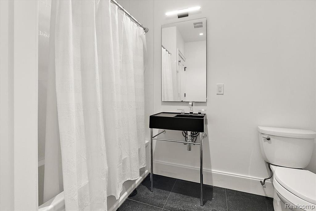 1099 N Glenhurst Drive Property Photo 39