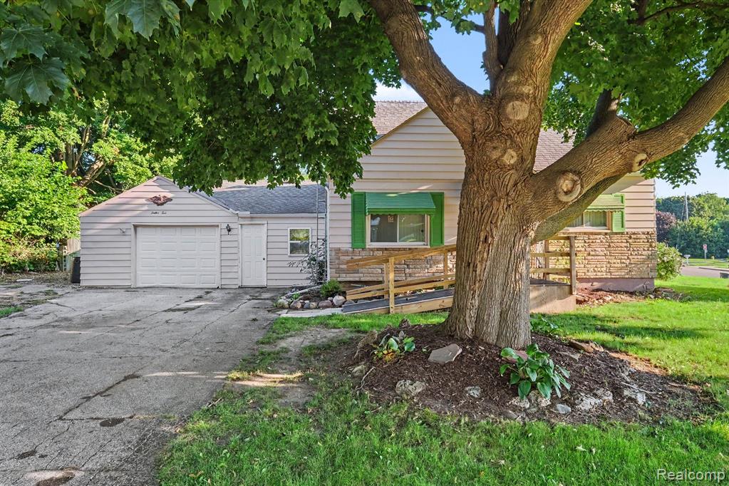 1210 Simca Street Property Photo 1
