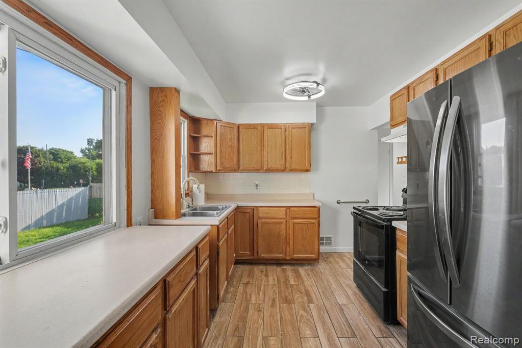 1210 Simca Street Property Photo 5