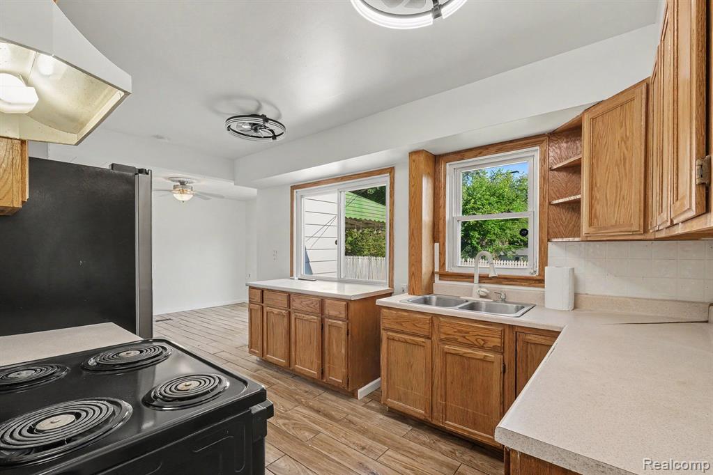 1210 Simca Street Property Photo 6