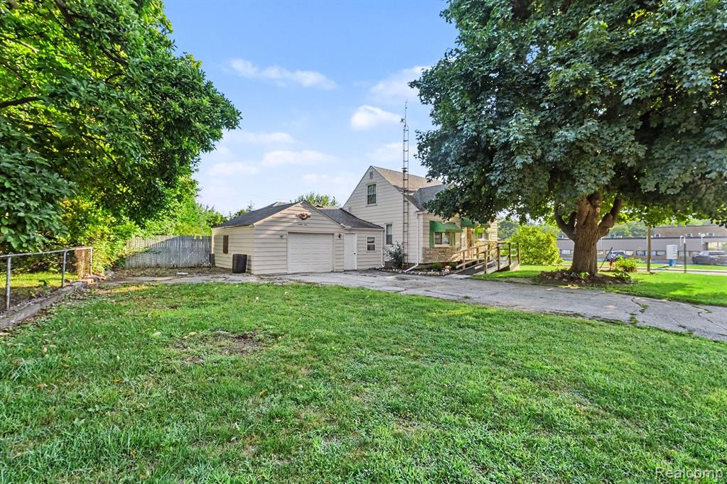 1210 Simca Street Property Photo 15