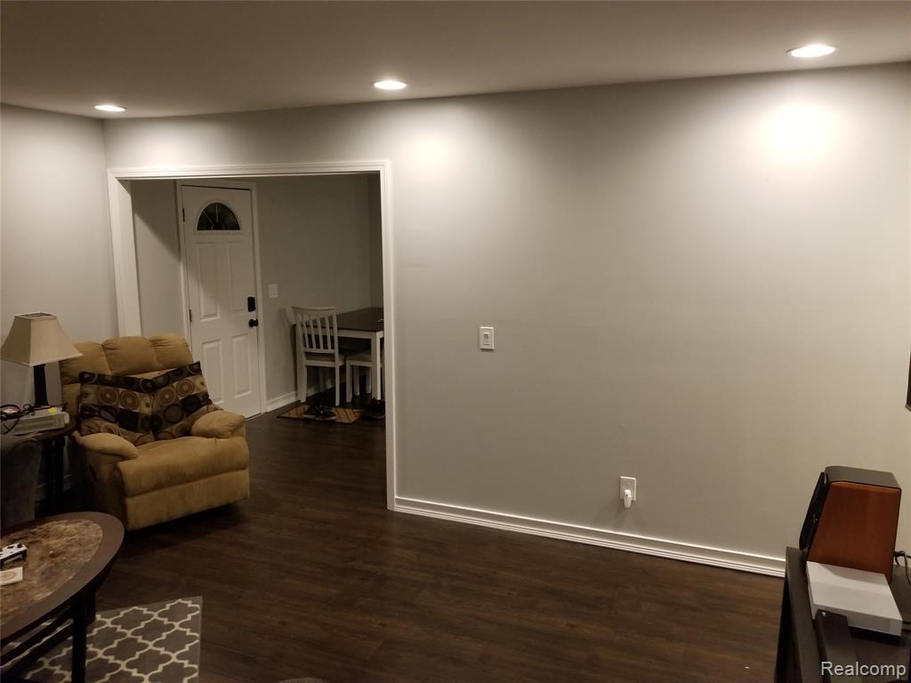 3231 W Utica Road Property Photo 4
