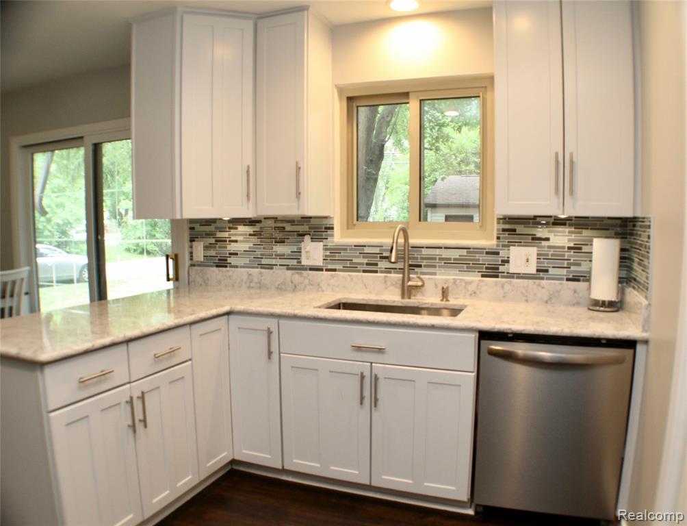 3231 W Utica Road Property Photo 7