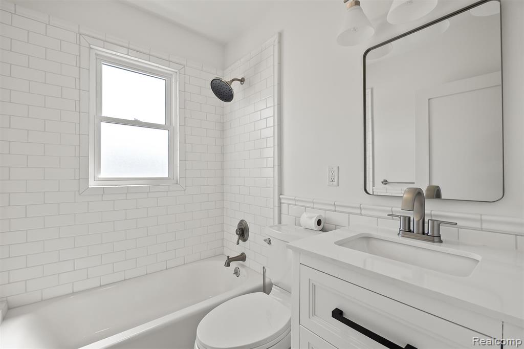 27500 Jefferson Avenue Property Photo 15