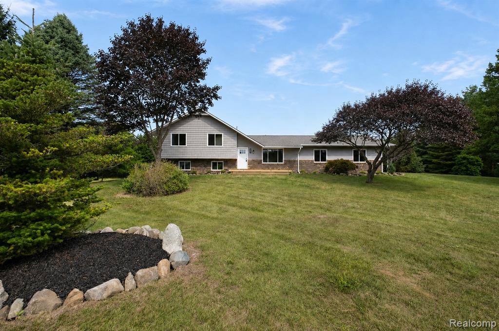 5181 Burnside Road Property Photo 2