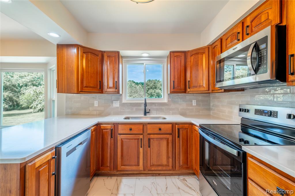 5181 Burnside Road Property Photo 3
