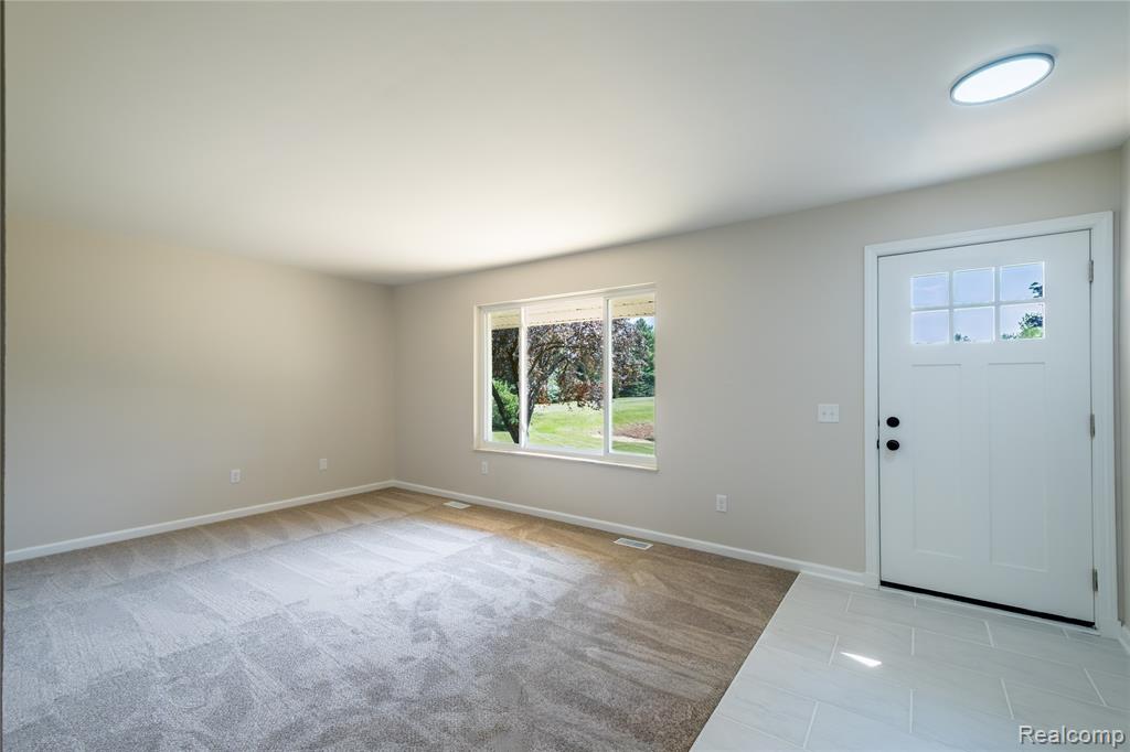 5181 Burnside Road Property Photo 6