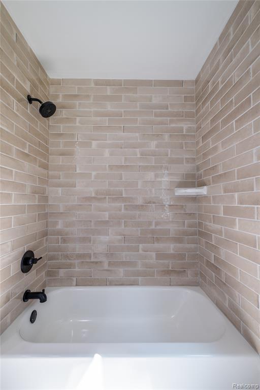 5181 Burnside Road Property Photo 9