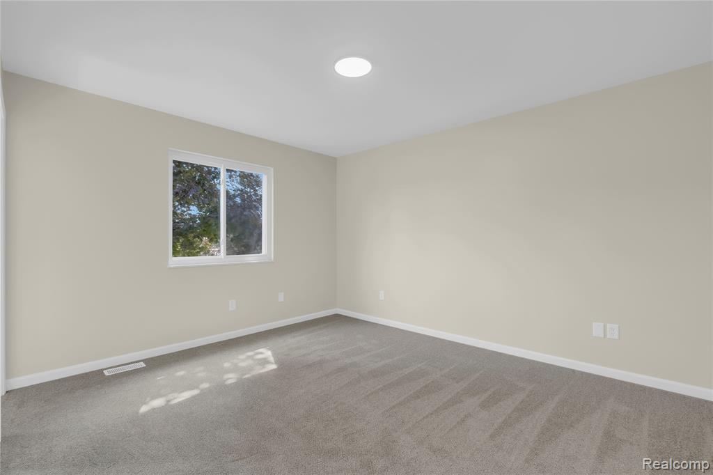 5181 Burnside Road Property Photo 11