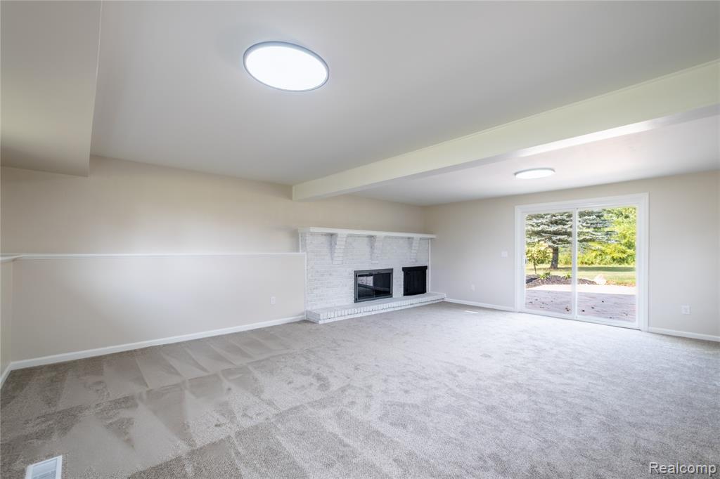 5181 Burnside Road Property Photo 14