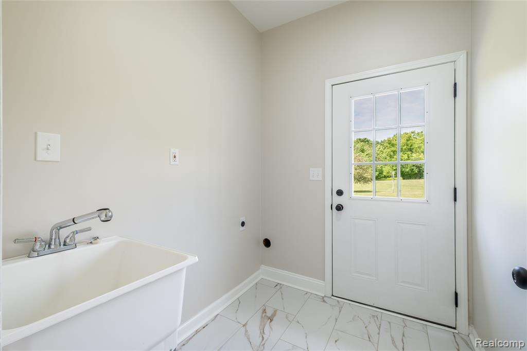 5181 Burnside Road Property Photo 17