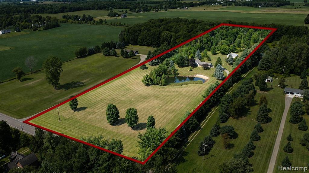 5181 Burnside Road Property Photo 28
