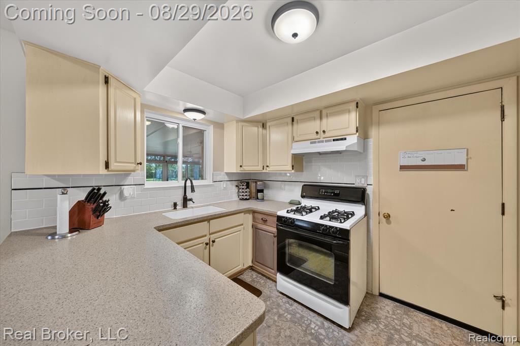 36400 Madison Street Property Photo 8