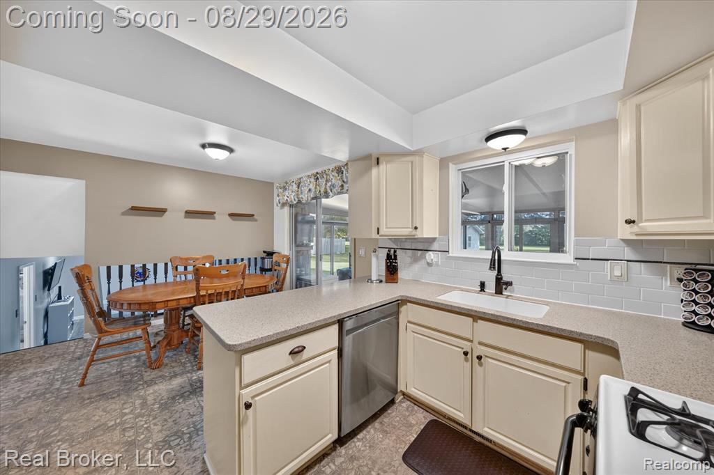 36400 Madison Street Property Photo 9