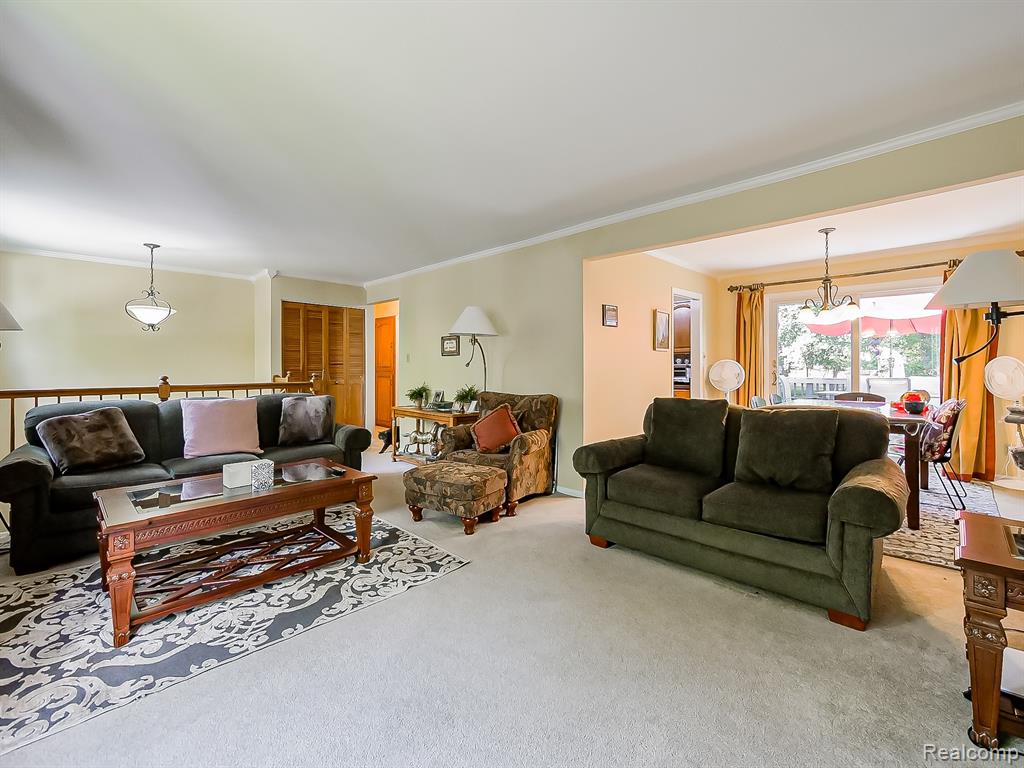 525 Langfield Street Property Photo 3